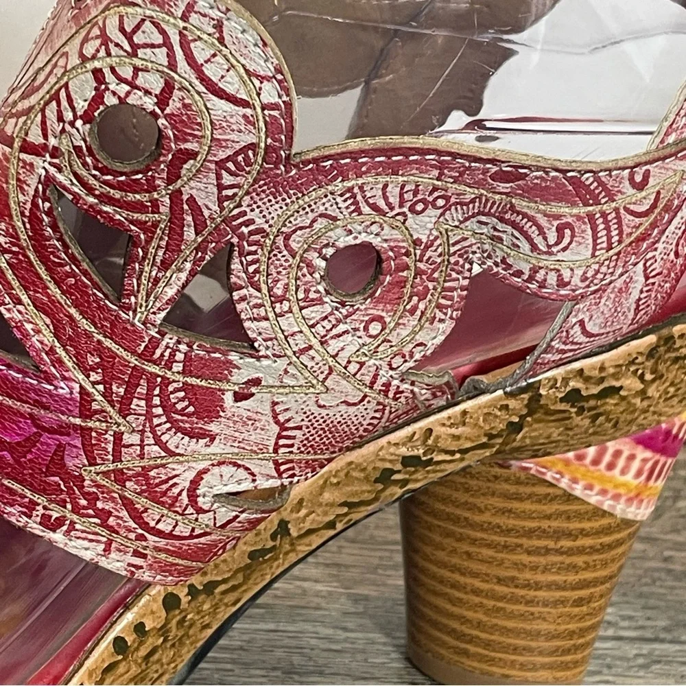 Women’s sandals Boho Chic Block heel.Colorful red. Size 10. Pre-owned.